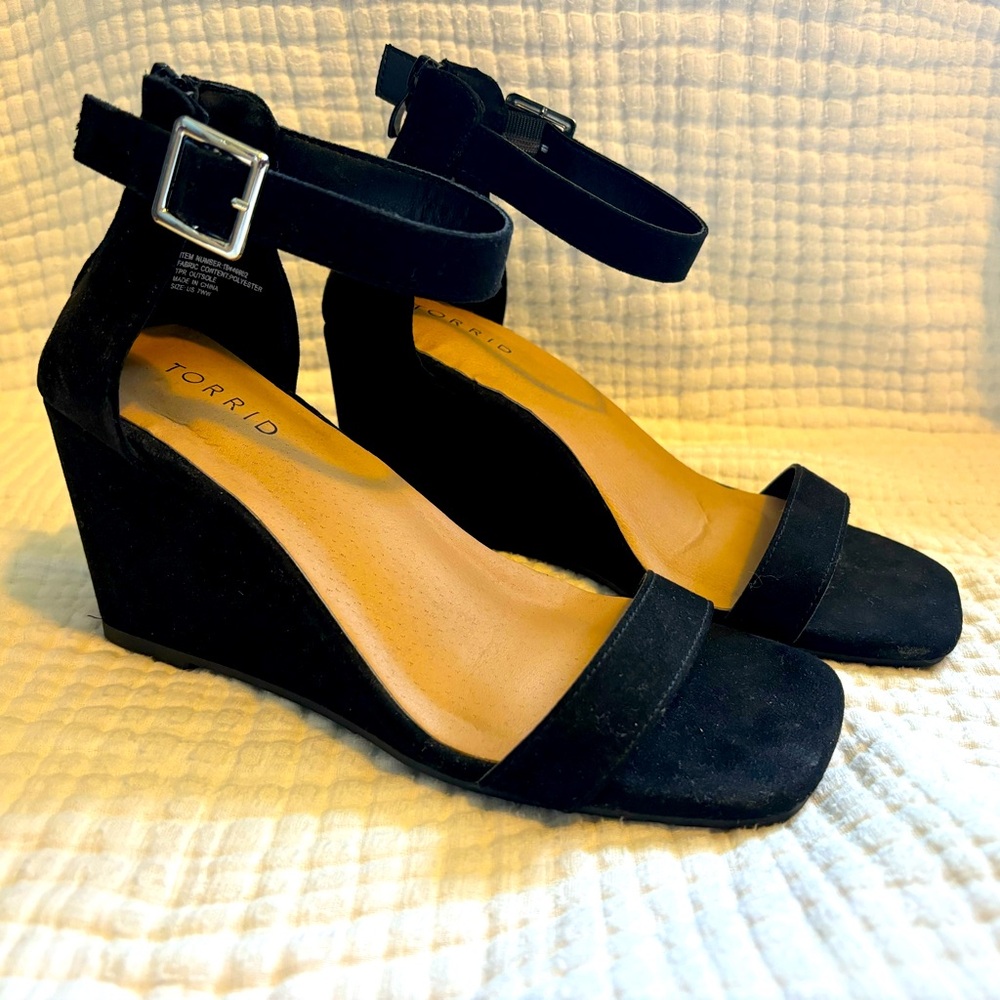 Torrid black wedge size 7WW